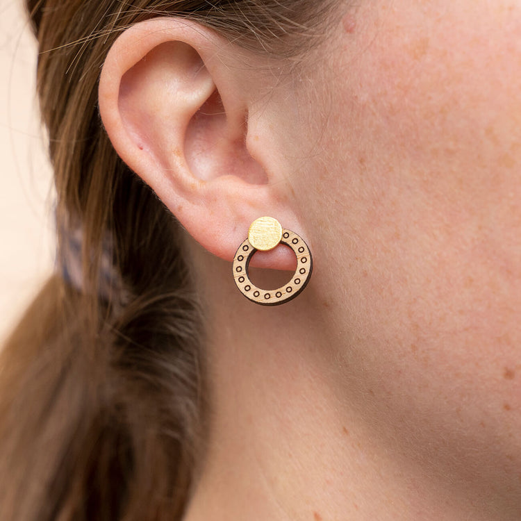 Sønderho - ørestikker i eg og forgyldt Sterlingsølv